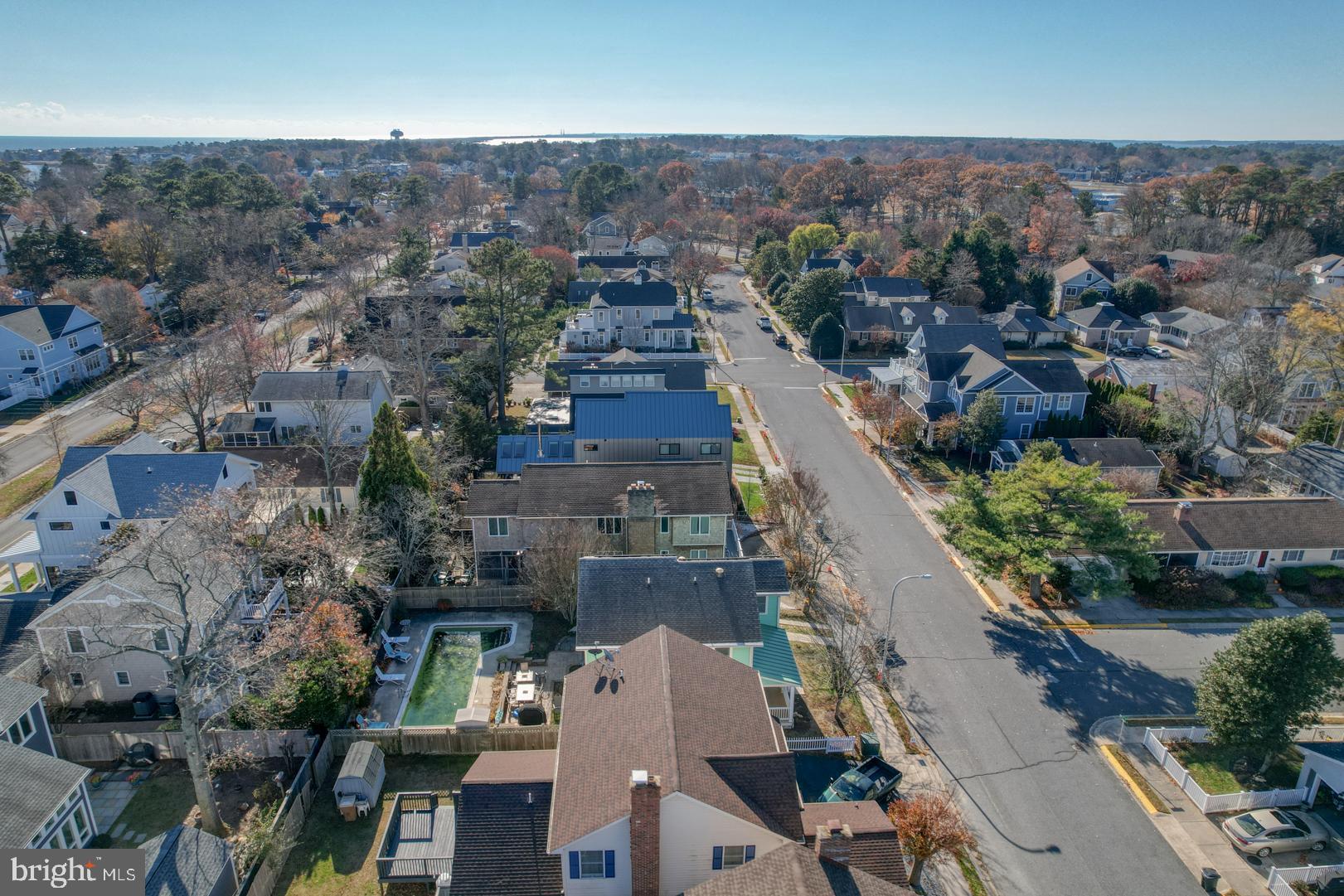 COUNTRY CLUB ESTATES - Residential