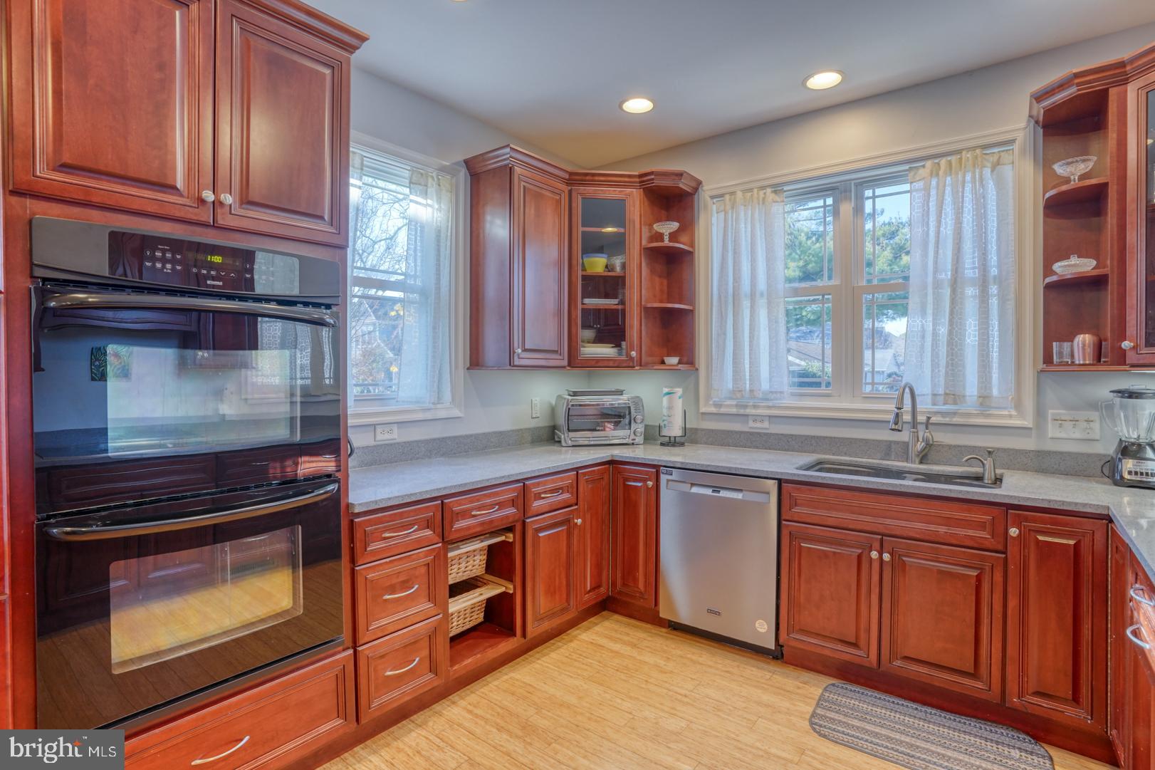 COUNTRY CLUB ESTATES - Residential