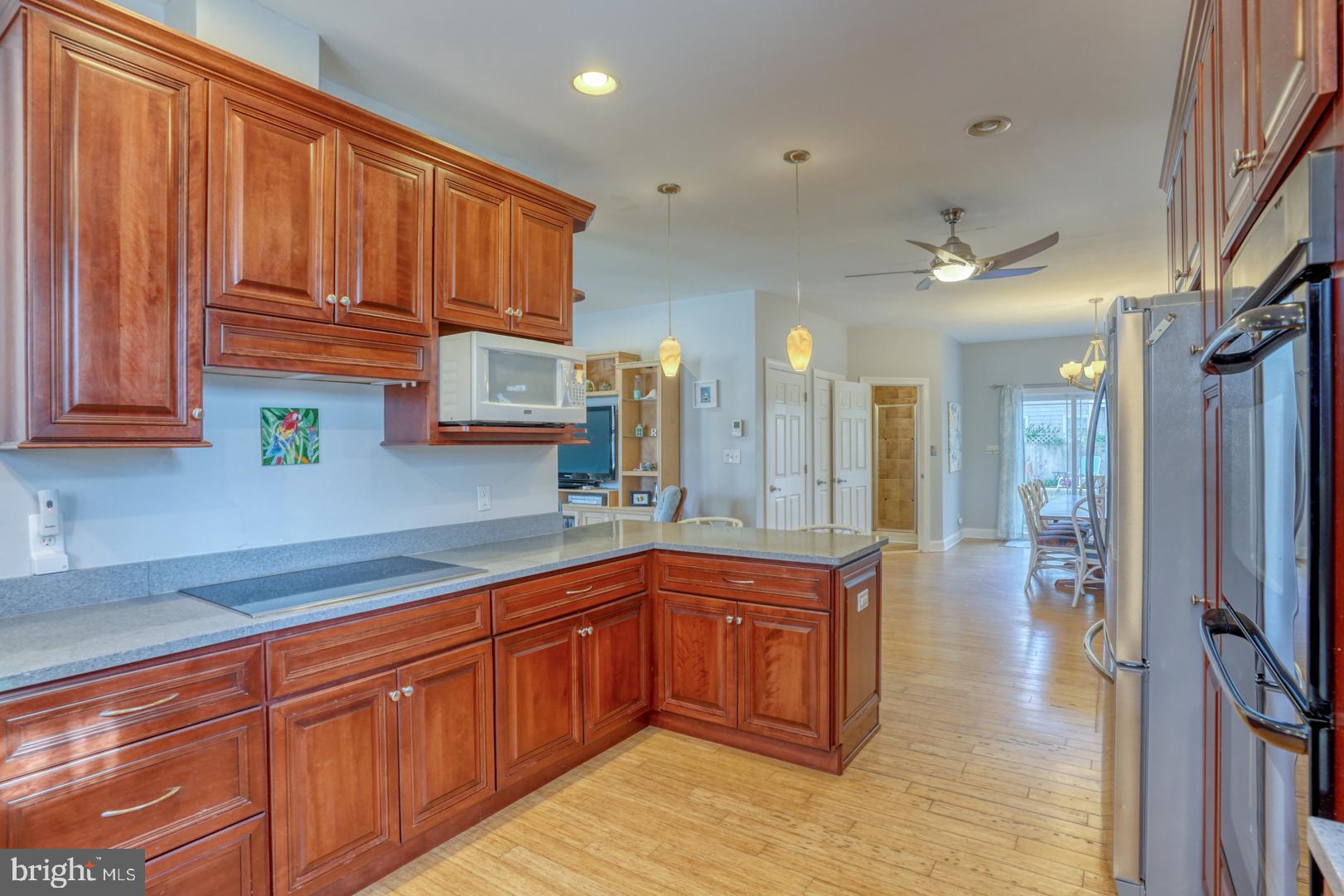 COUNTRY CLUB ESTATES - Residential