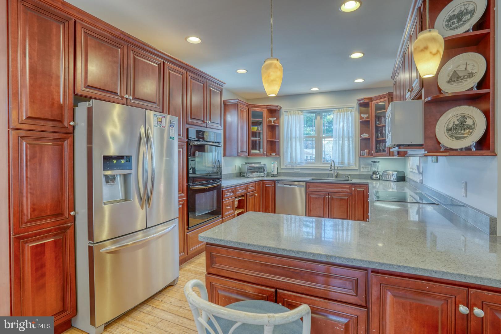 COUNTRY CLUB ESTATES - Residential