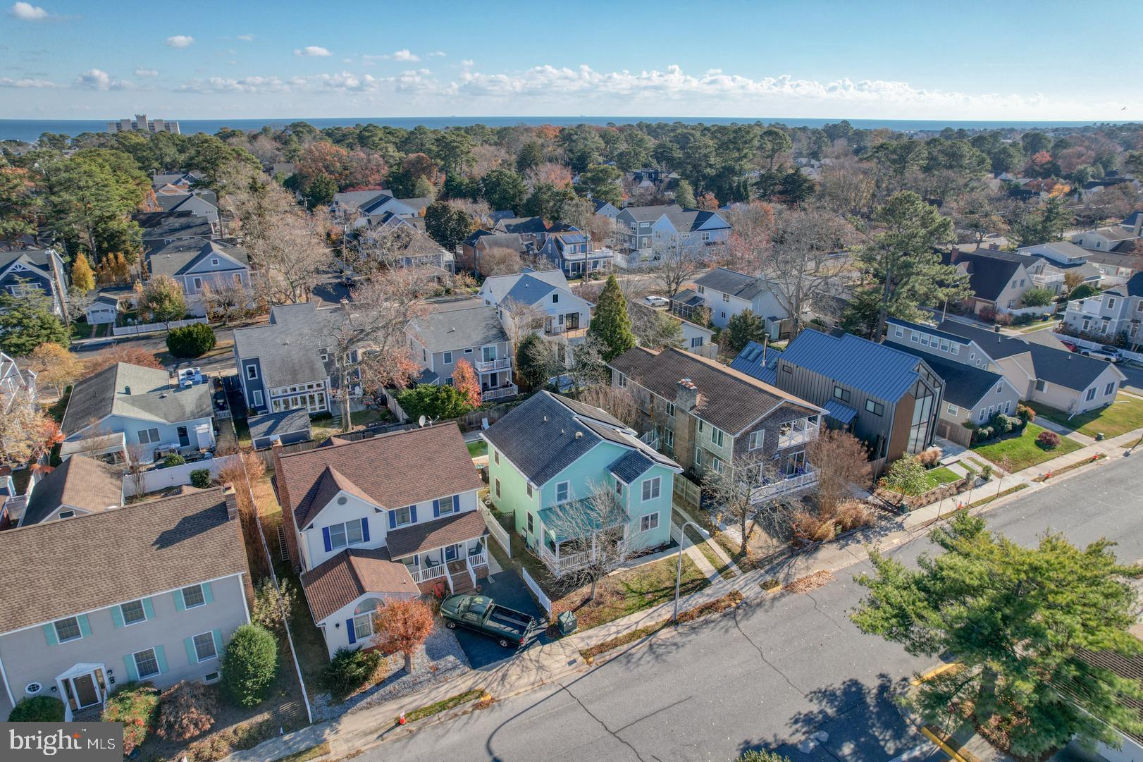 COUNTRY CLUB ESTATES - Residential