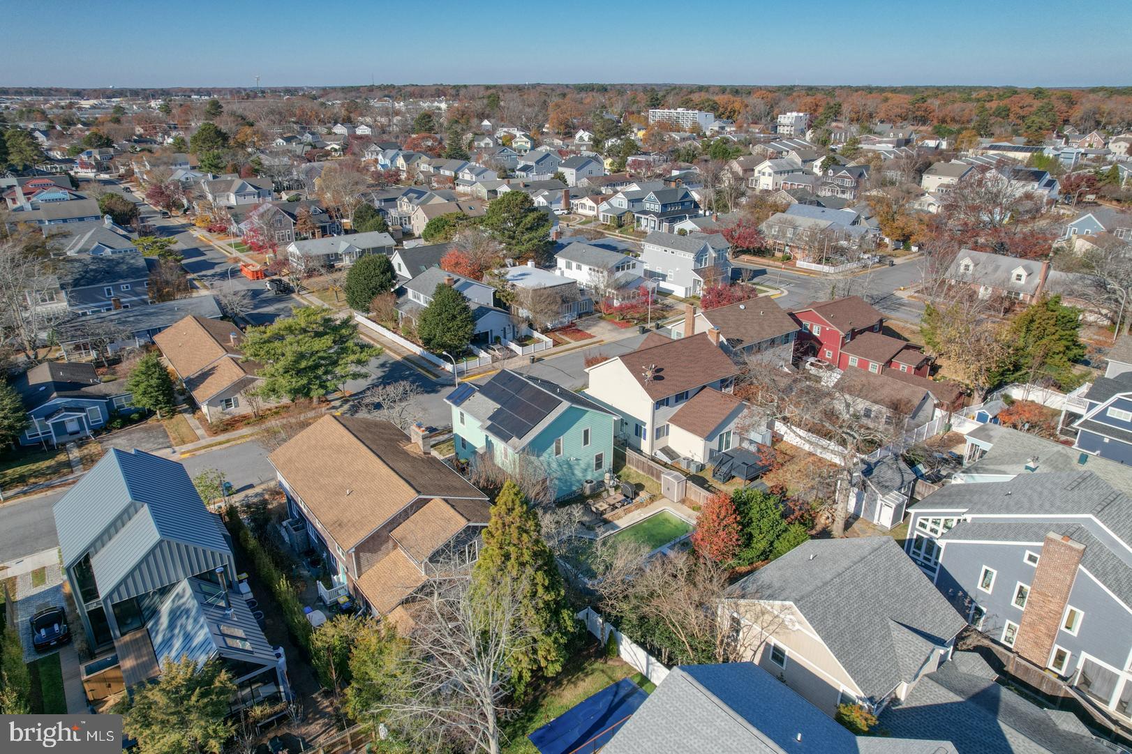 COUNTRY CLUB ESTATES - Residential