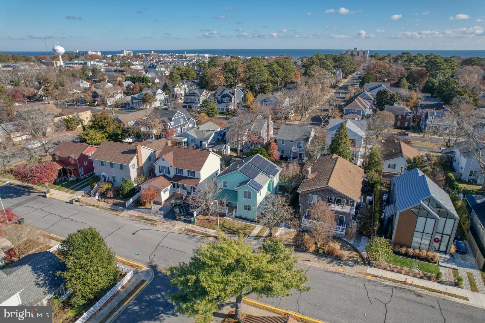 COUNTRY CLUB ESTATES - Residential