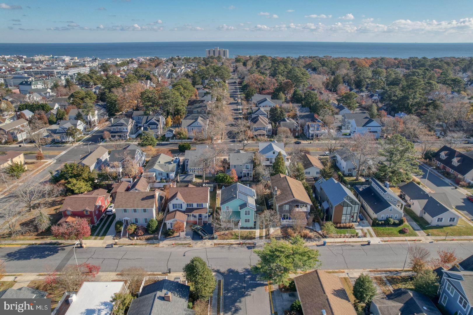 COUNTRY CLUB ESTATES - Residential