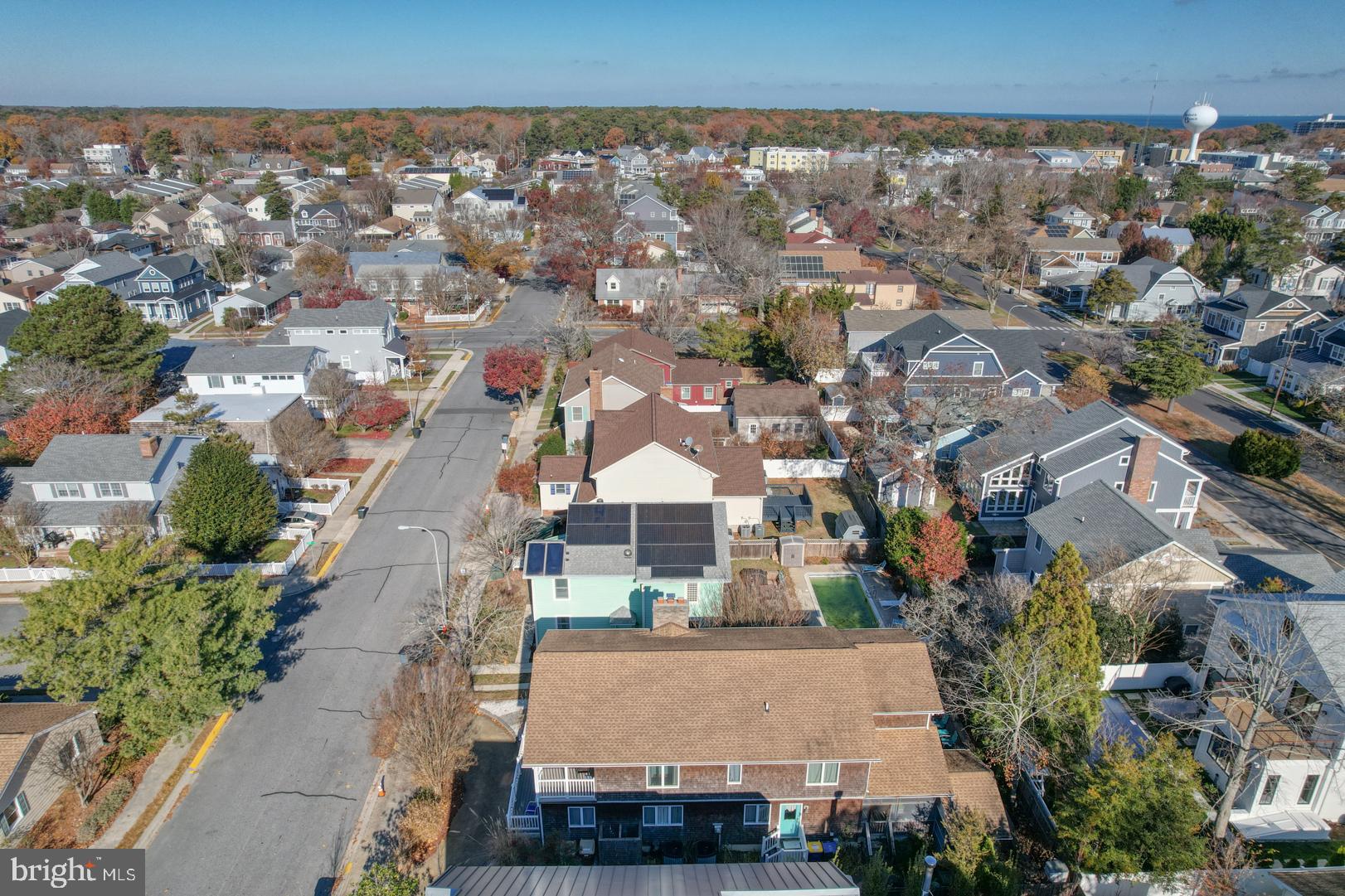 COUNTRY CLUB ESTATES - Residential