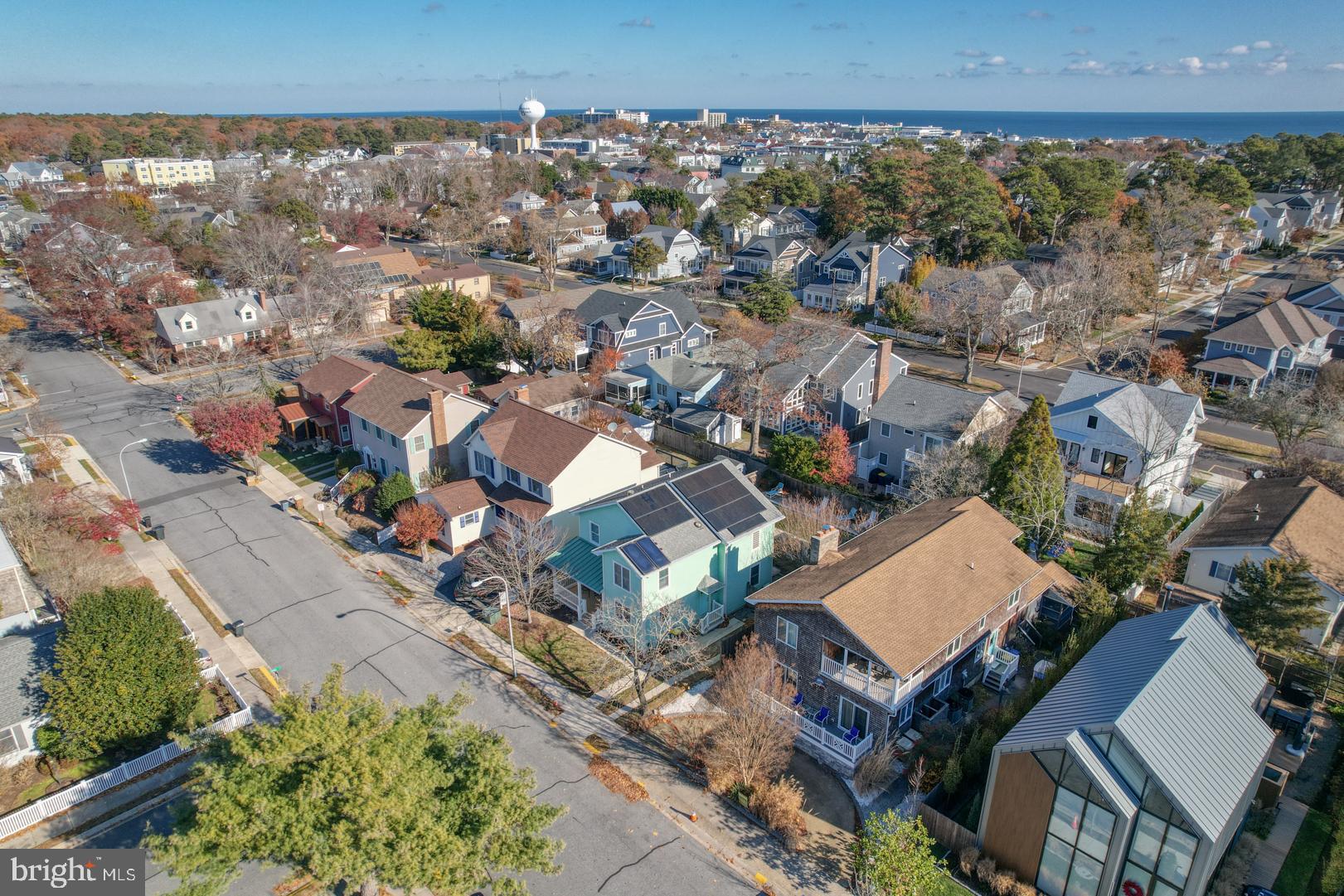 COUNTRY CLUB ESTATES - Residential