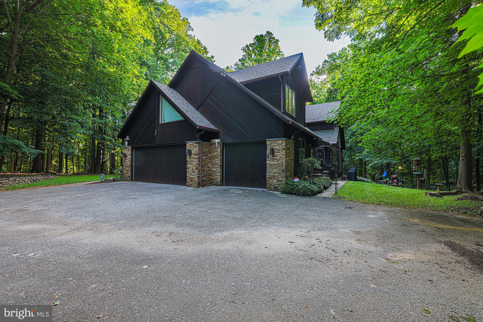 17 MONTVIEU COURT