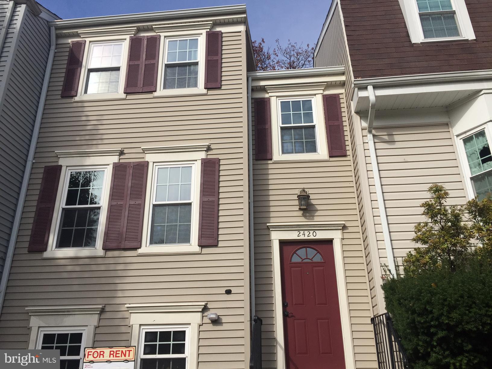 HUNTERS SQUARE - Residential Lease