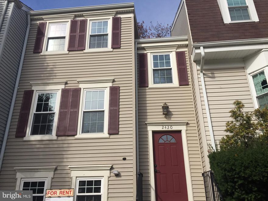 Hunter Woods Magnet!This 1524 sqft TH shines!Updated and move in ready. Stainless steel appliances, hardwood on main level. Breakfast bar plus large dining room. fRecessed lighting. New windows/doors/siding. More closets than you can imagine with Elfa system. Close to Wiehle Metro. Walk to local strip mall with grocery store.