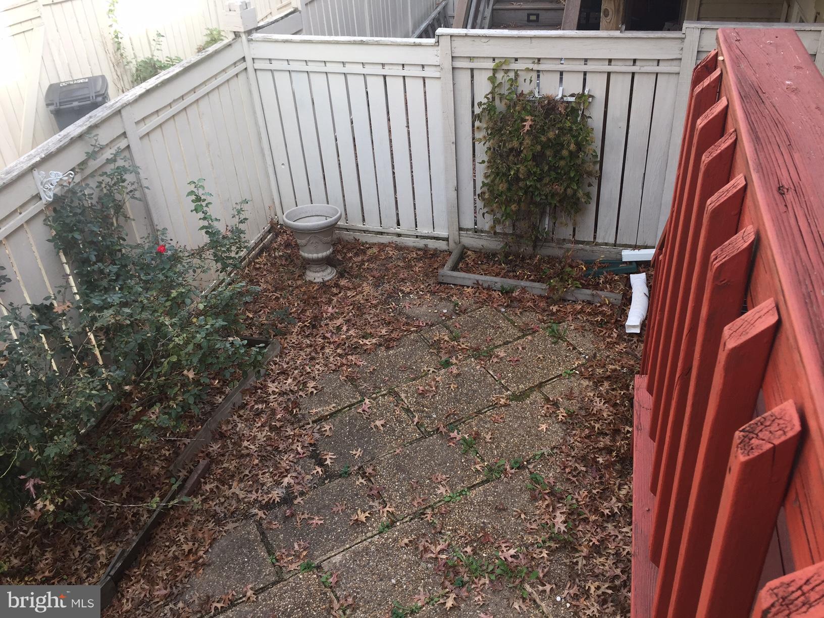 HUNTERS SQUARE - Residential Lease