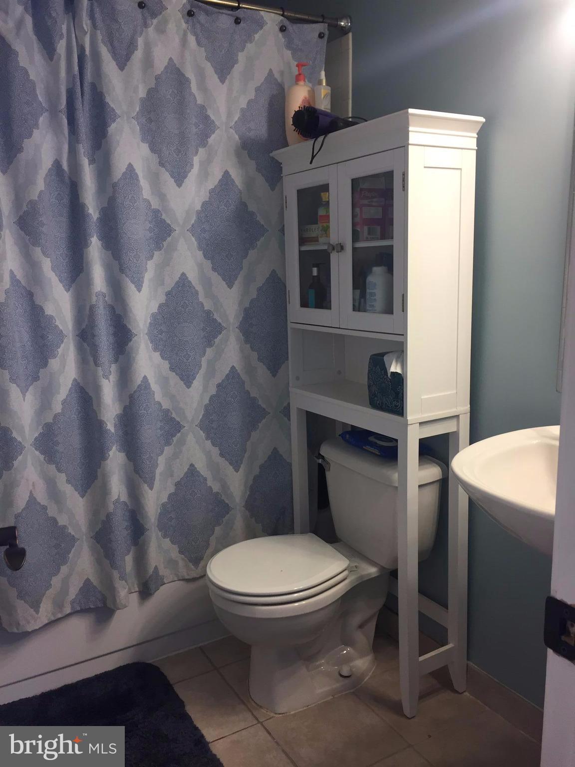 HUNTERS SQUARE - Residential Lease