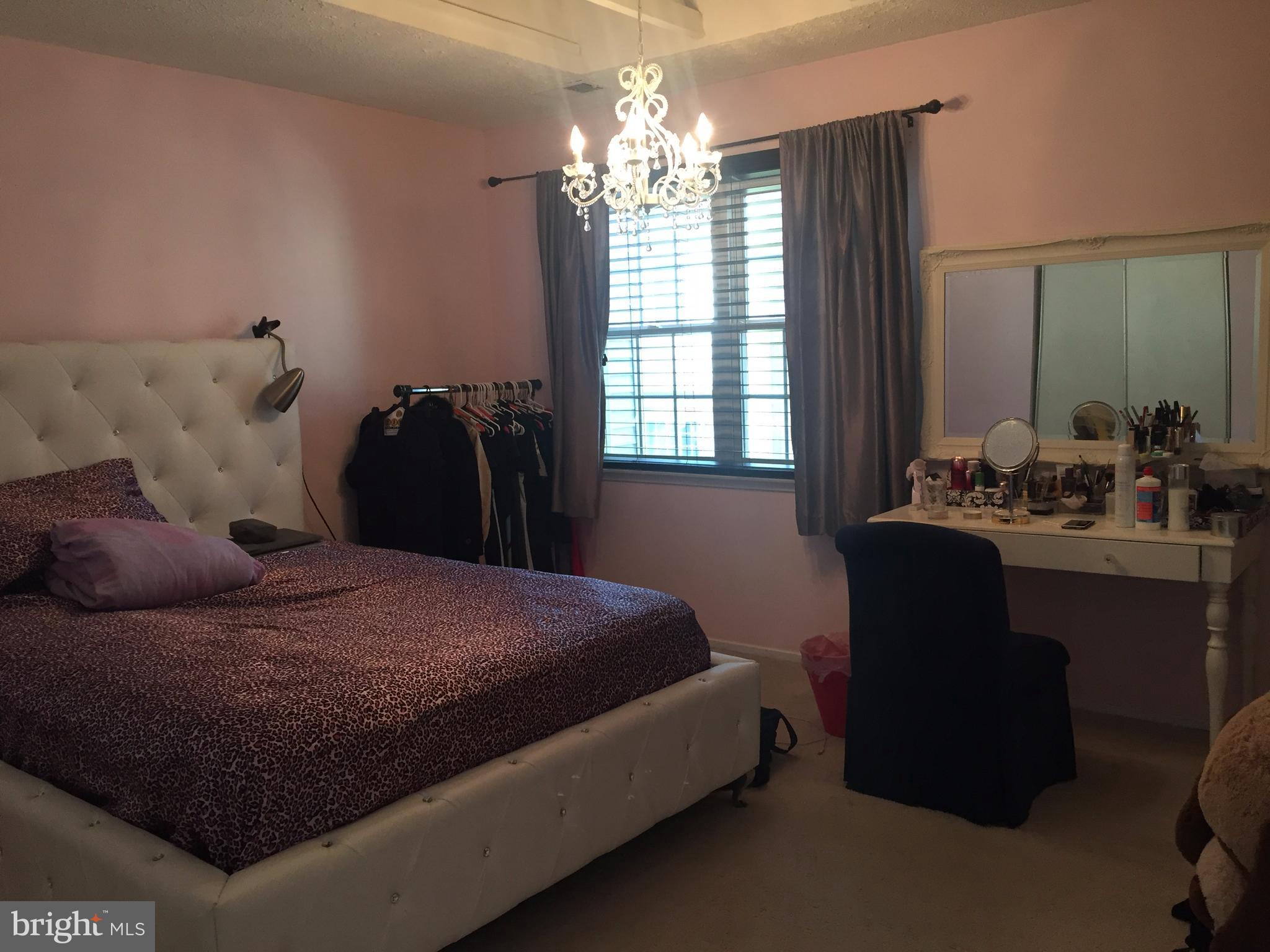 HUNTERS SQUARE - Residential Lease