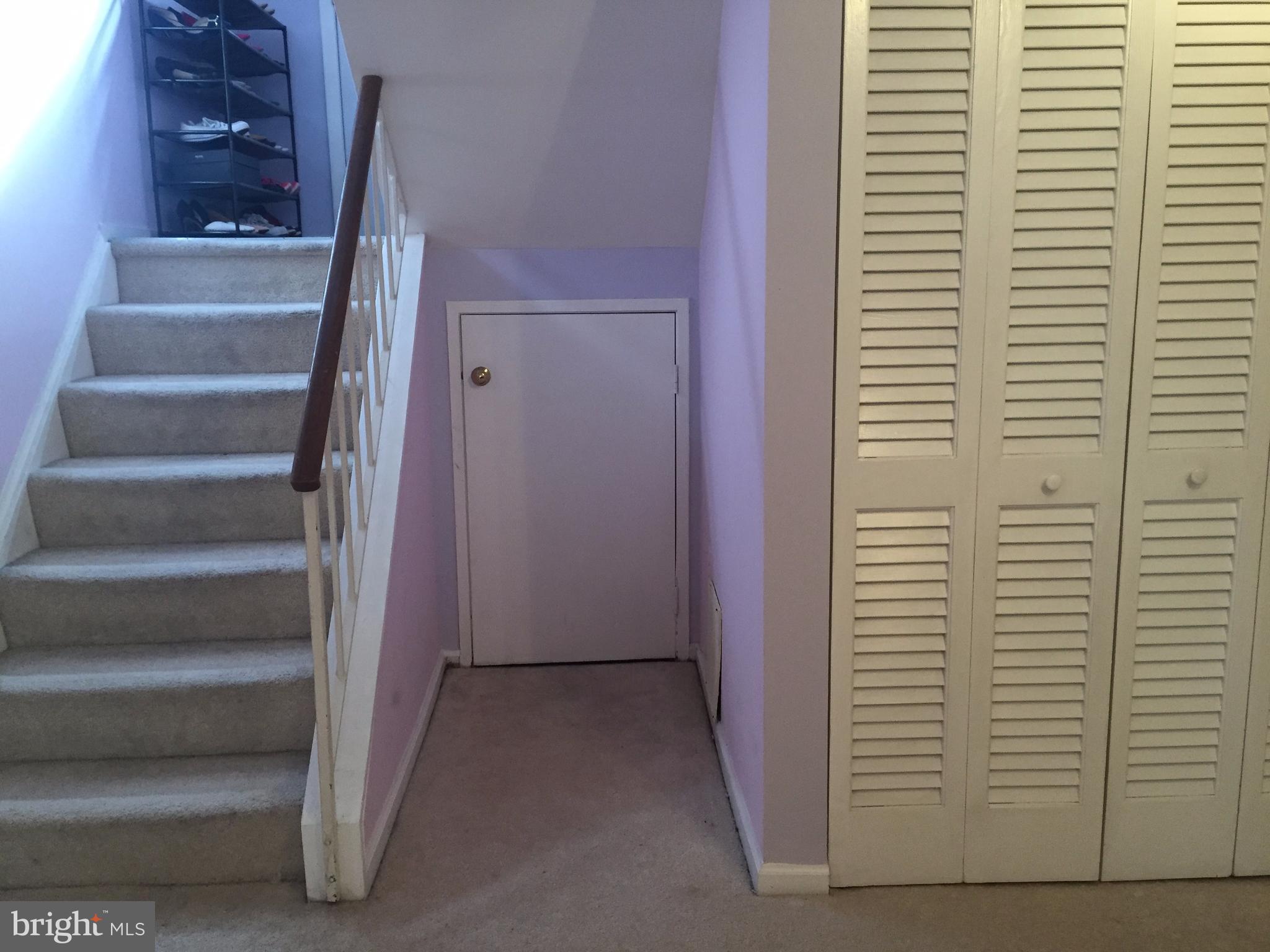 HUNTERS SQUARE - Residential Lease