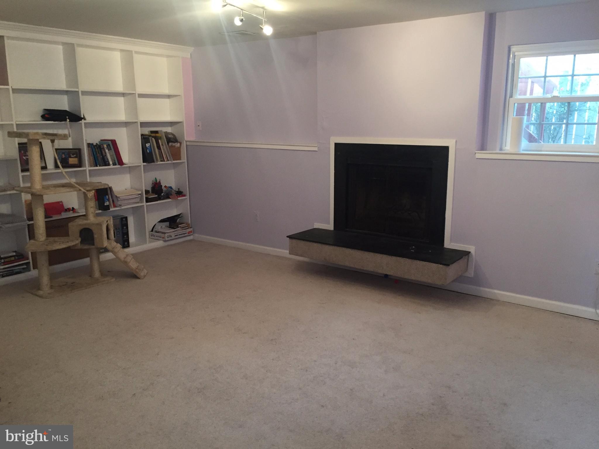 HUNTERS SQUARE - Residential Lease