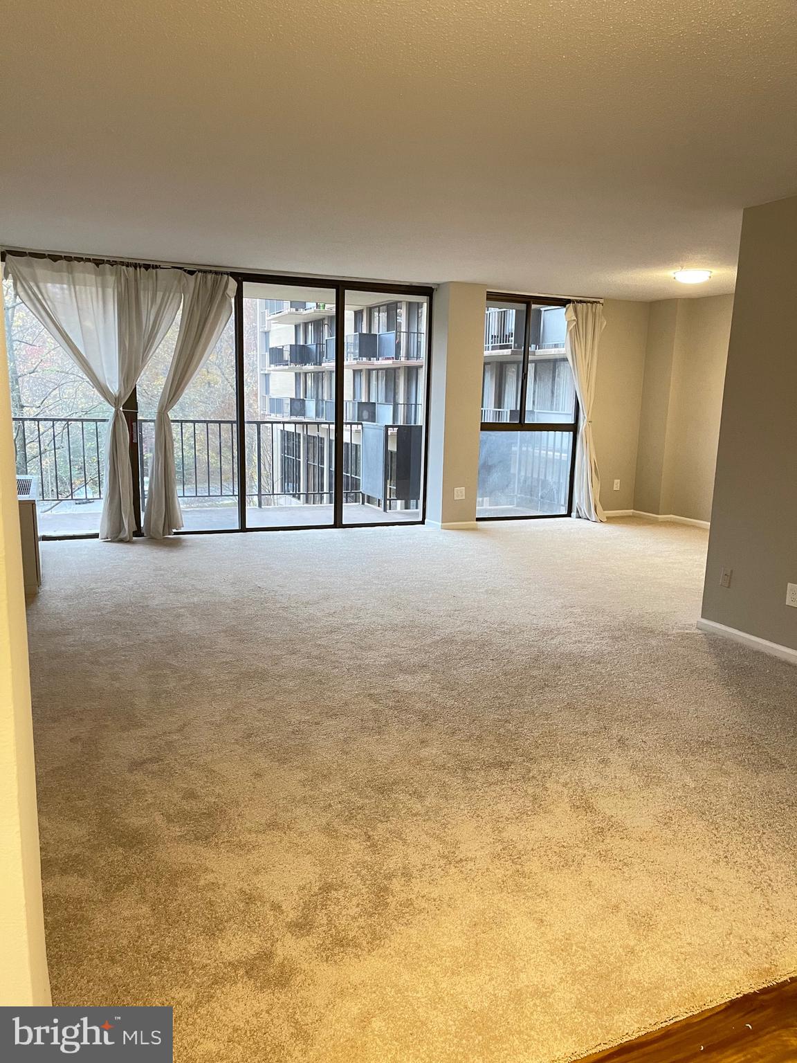 TOWERS IN WESTCHESTER PARK - Residential