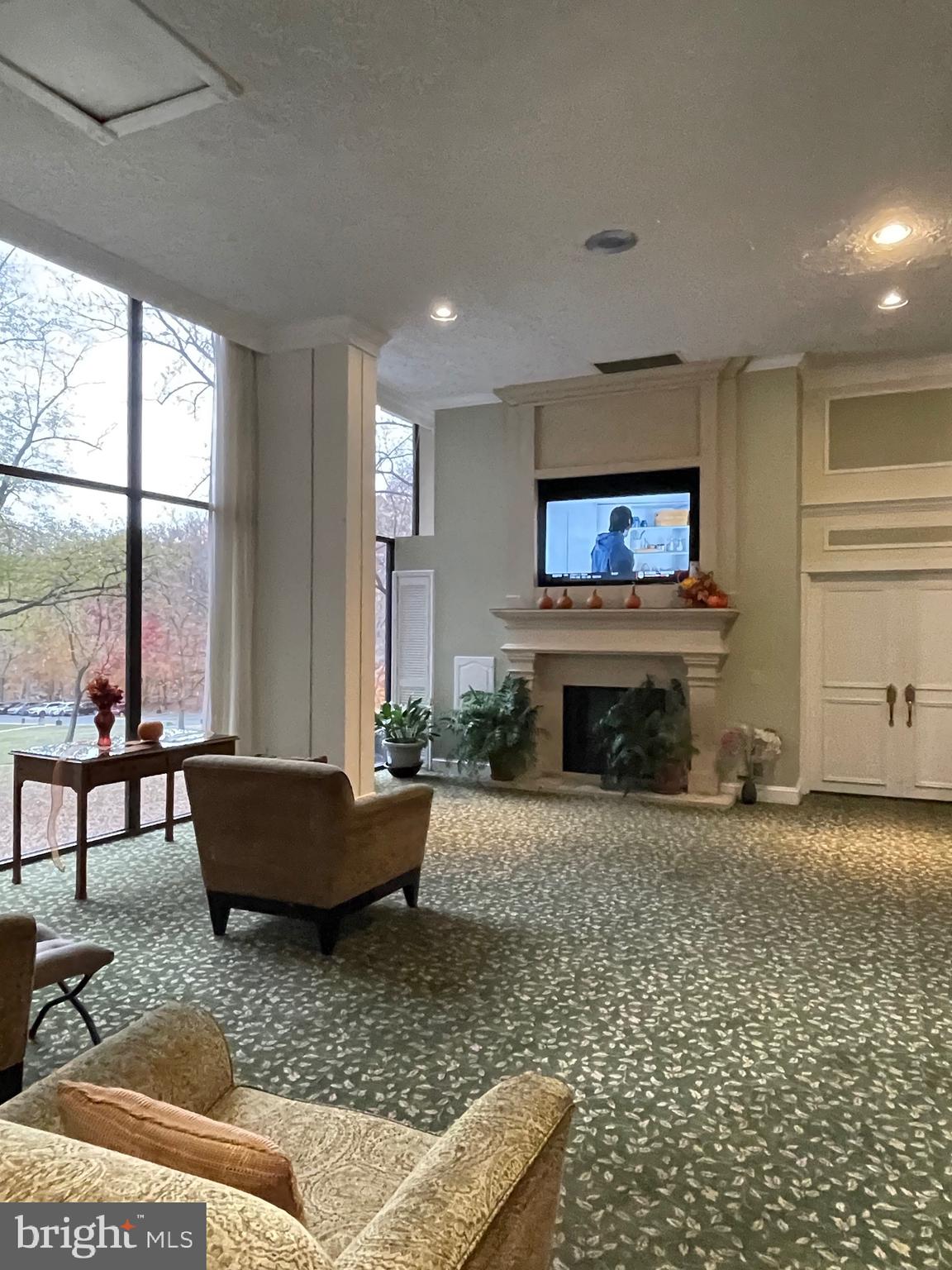 TOWERS IN WESTCHESTER PARK - Residential