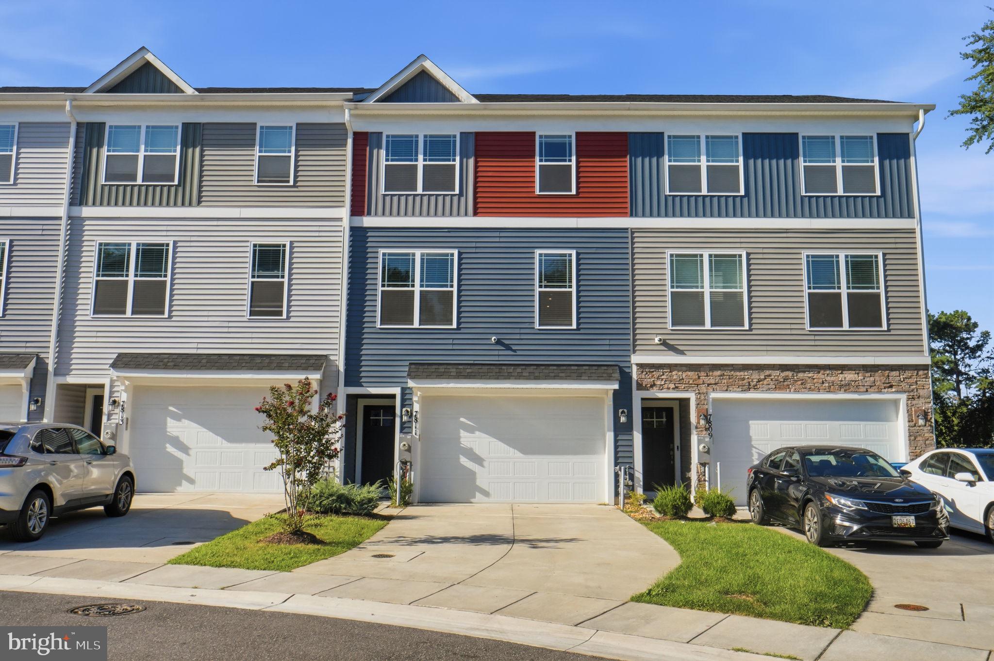 7811 WOLF RUN LANE