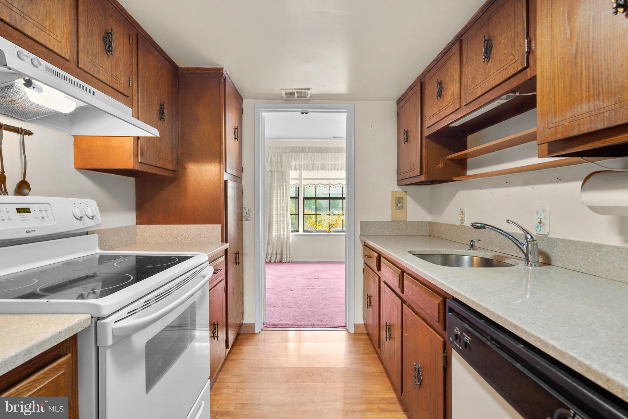 LEISURE WORLD - Residential