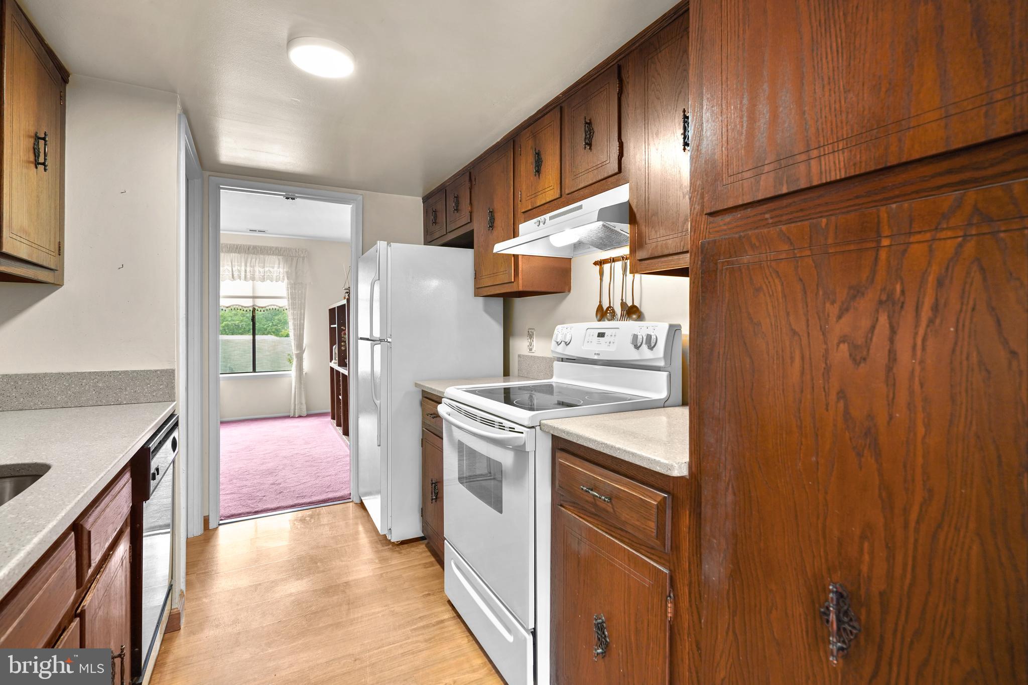 LEISURE WORLD - Residential