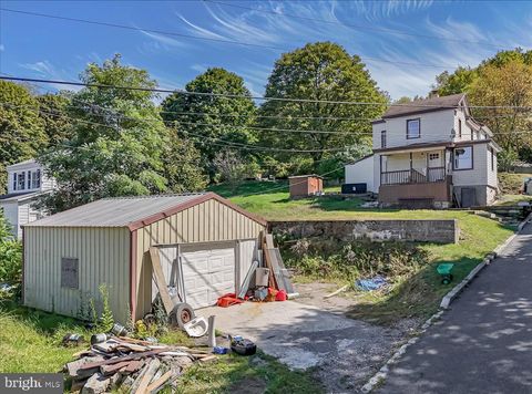 Homes For Sale - 45 W Vernon Street<br/> SUMMIT HILL, PA 18250