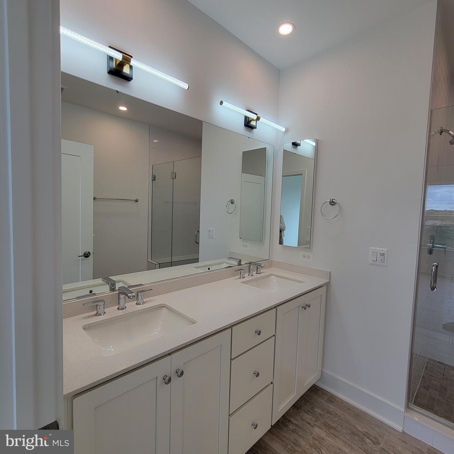 TYSONS RIDGE - Residential Lease