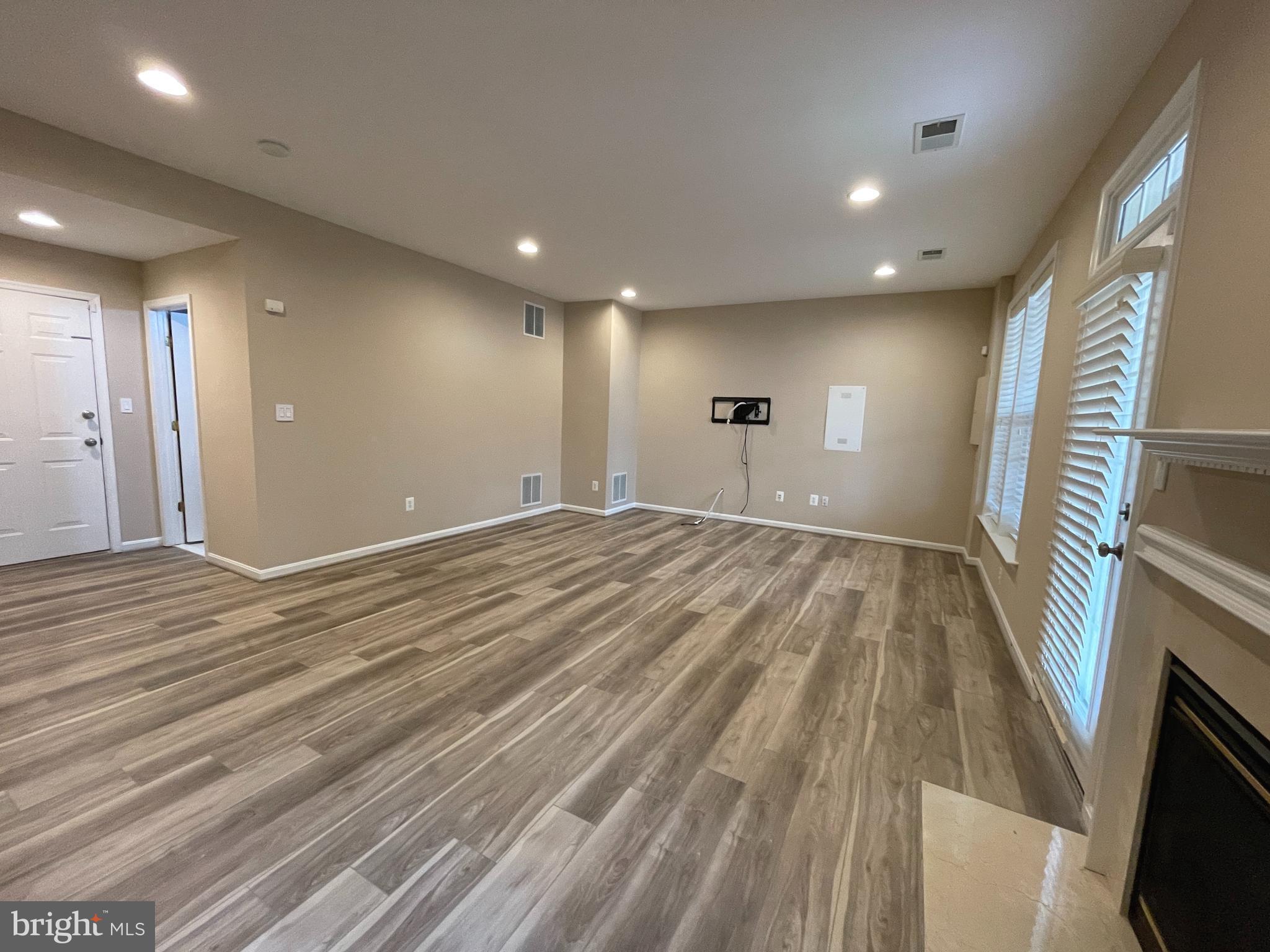 BROADLANDS SOUTH - Residential Lease