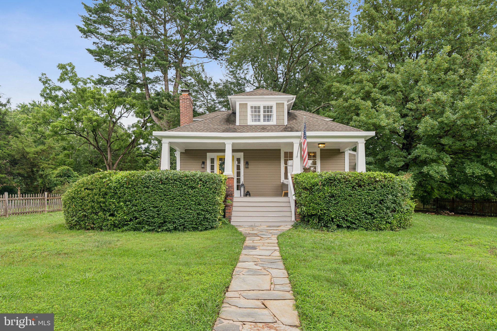 8201 FORT HUNT ROAD