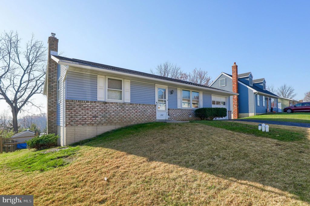 Photo of 242 Boomerang Drive, Ephrata, PA 17522 (MLS # PALA2043936)