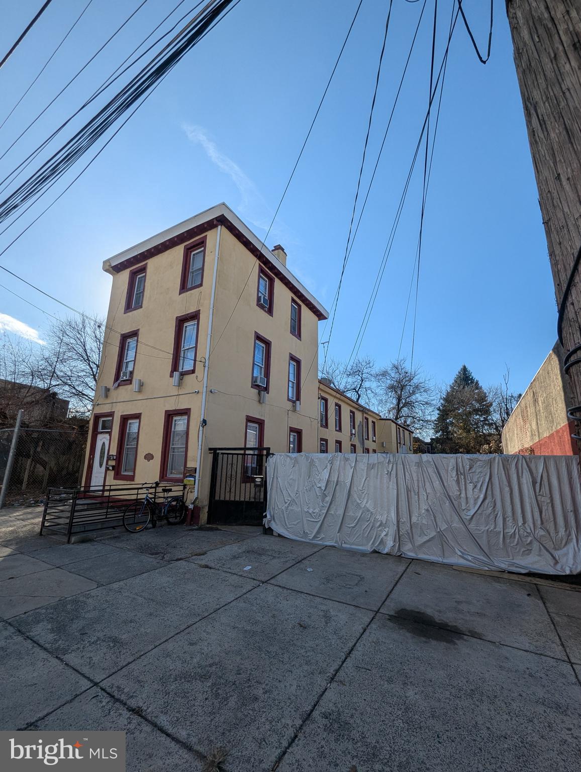 3228 N SYDENHAM STREET