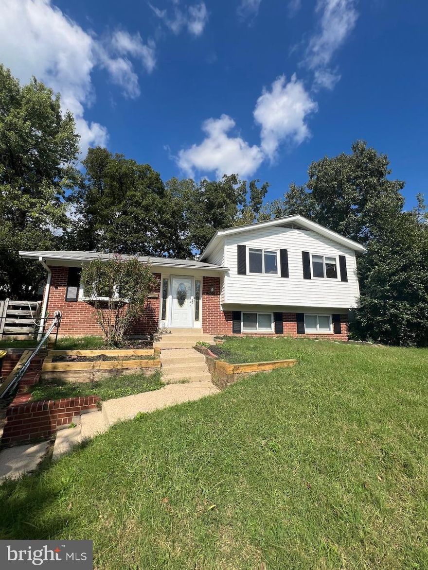 ✨ Charming 3-Bedroom Split Level in Lanham ✨

Tucked away on a quiet cul-de-sac, this 3 bedroom, 2.5 bath split-level home offers comfort and convenience. Enjoy a bright eat-in kitchen, a finished basement perfect for entertaining or extra living space with a walk out level, and off-street parking with a private driveway. The fenced rear yard provides privacy and space for outdoor gatherings, play, or relaxation.

📍 Prime Lanham location – close to shopping, dining, and major commuter routes!