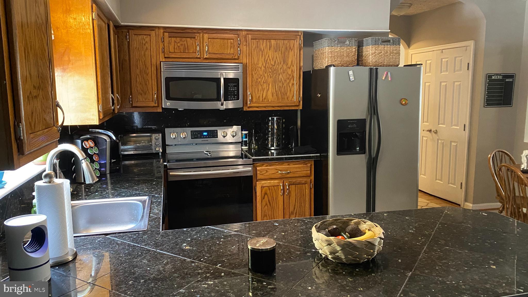 LARGO KNOLLS - Residential