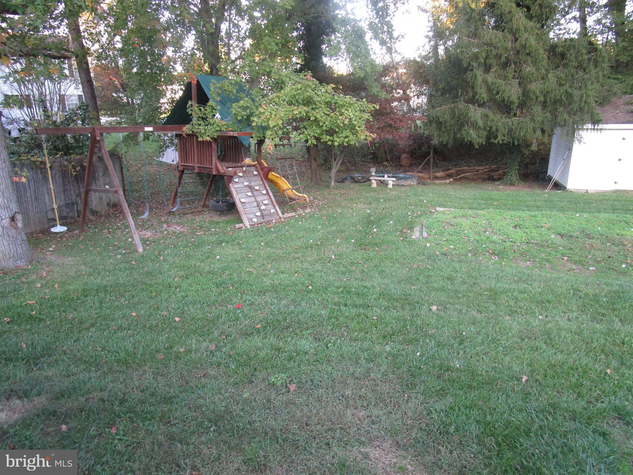 LARGO KNOLLS - Residential