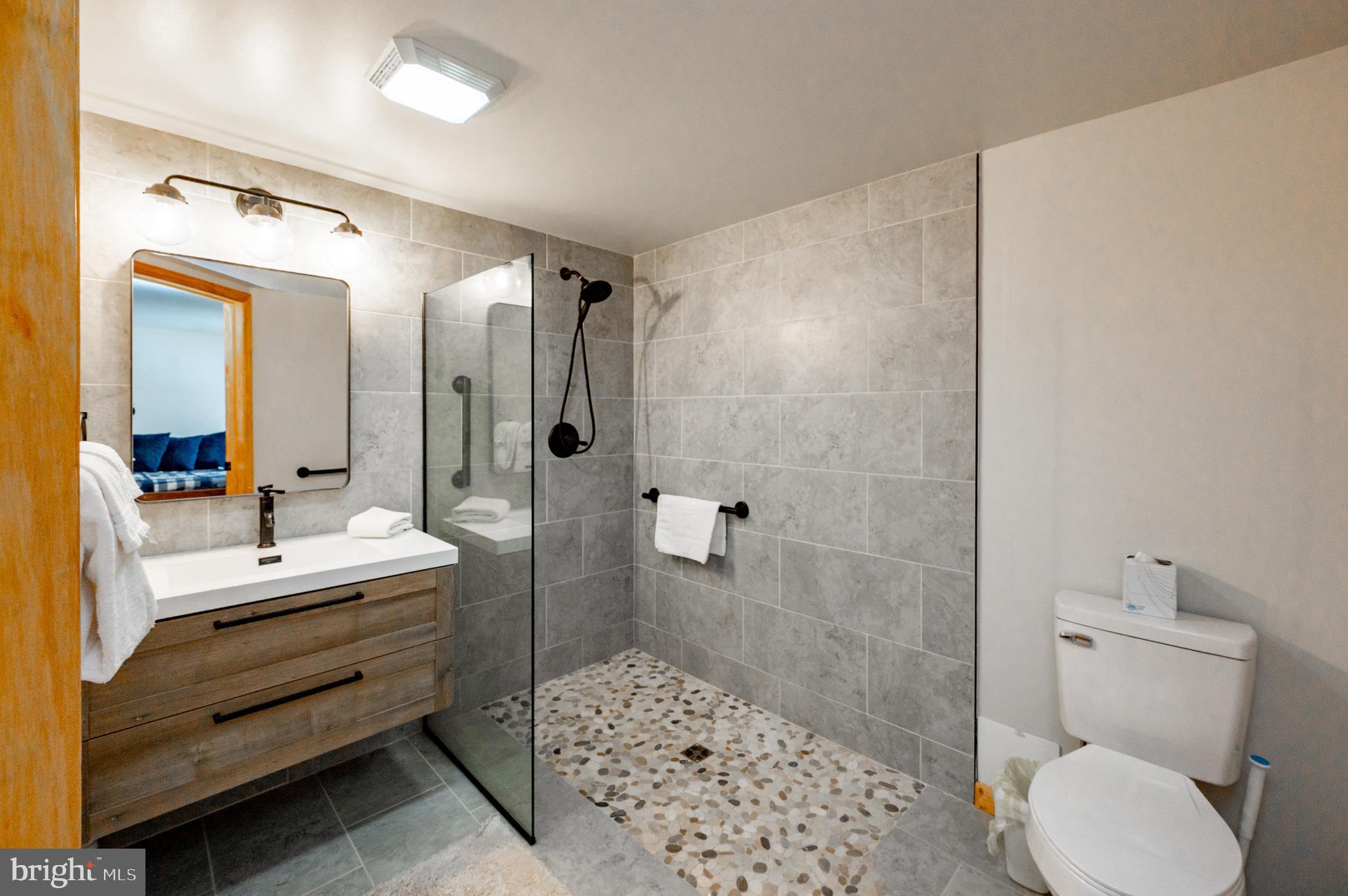 LAKE SHORE DRIVE - Residential