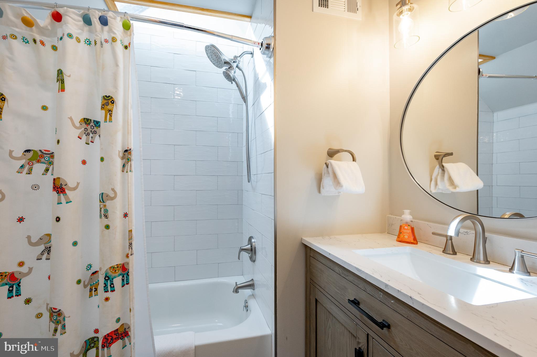 LAKE SHORE DRIVE - Residential