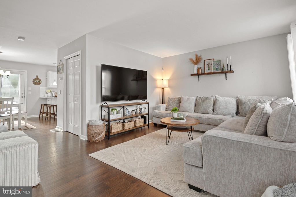 Photo of 326 Oakridge Drive, MOUNTVILLE, PA 17554 (MLS # PALA2060808)