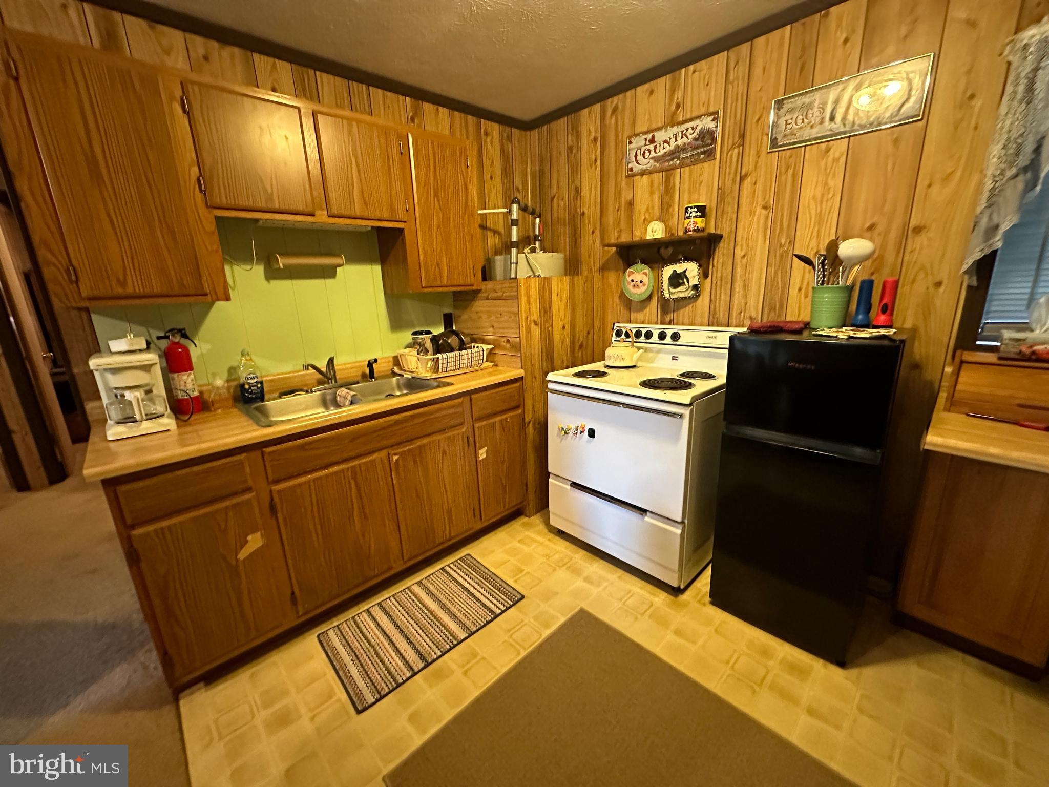 CABIN AT LOST RIVER - Residential