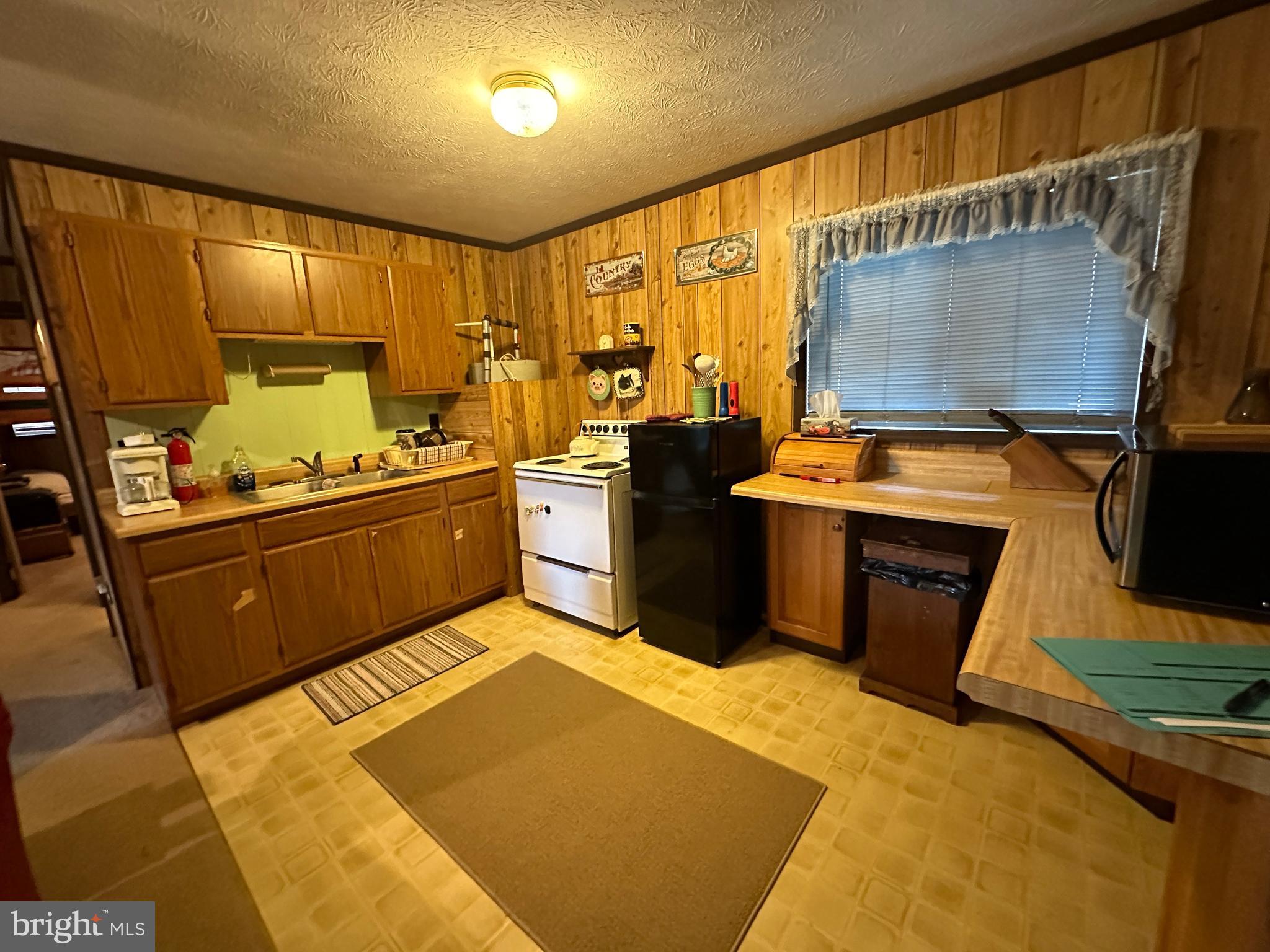 CABIN AT LOST RIVER - Residential