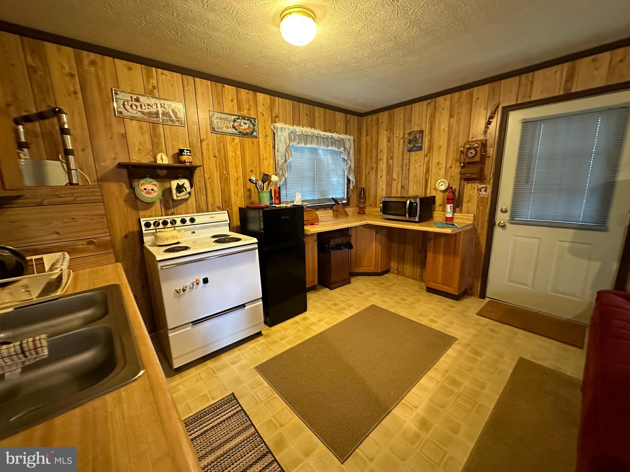 CABIN AT LOST RIVER - Residential