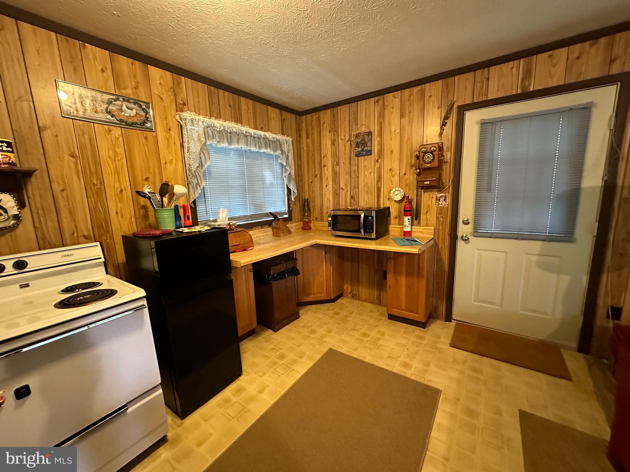 CABIN AT LOST RIVER - Residential