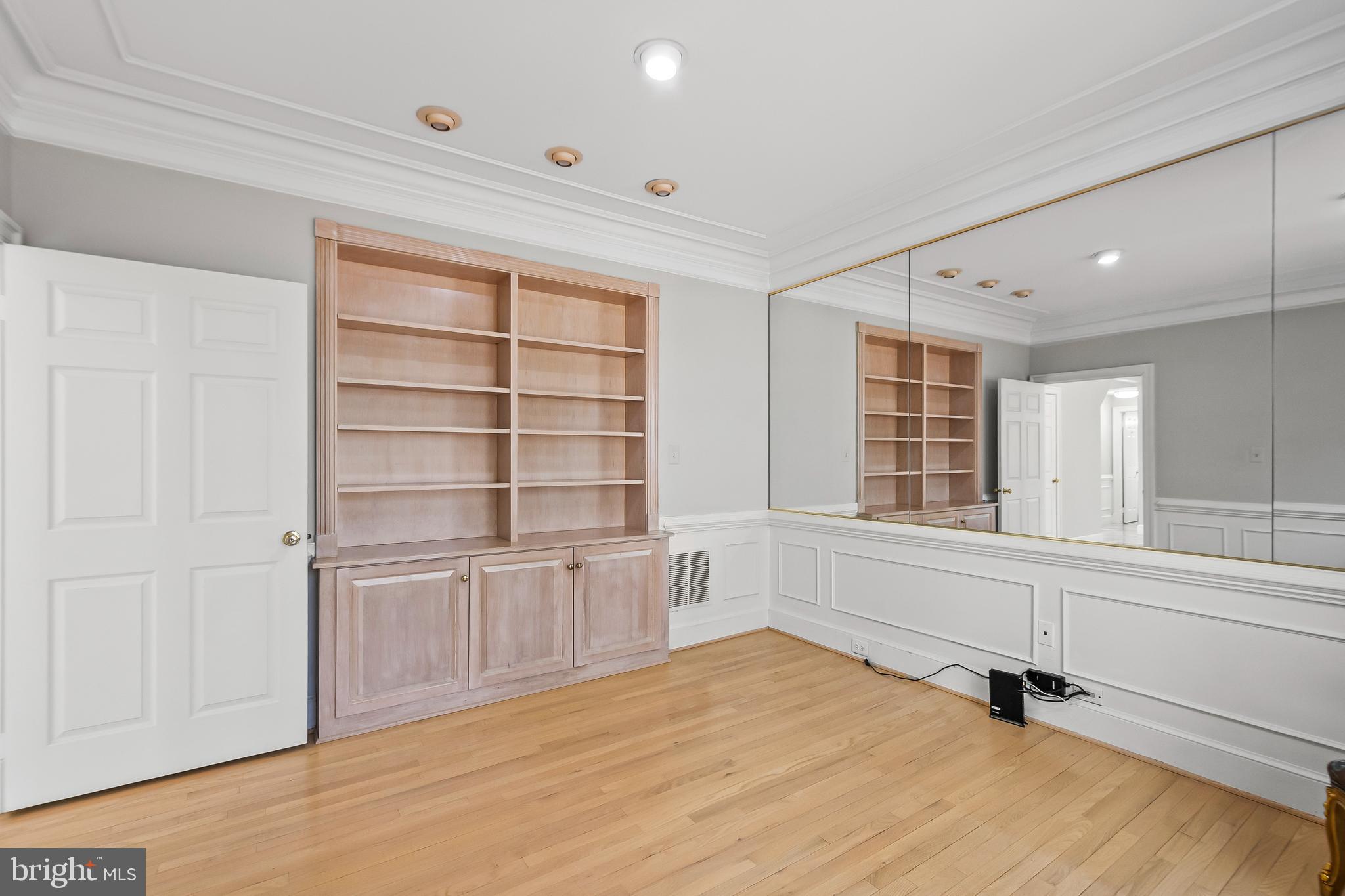 FOX DEN ESTATES - Residential