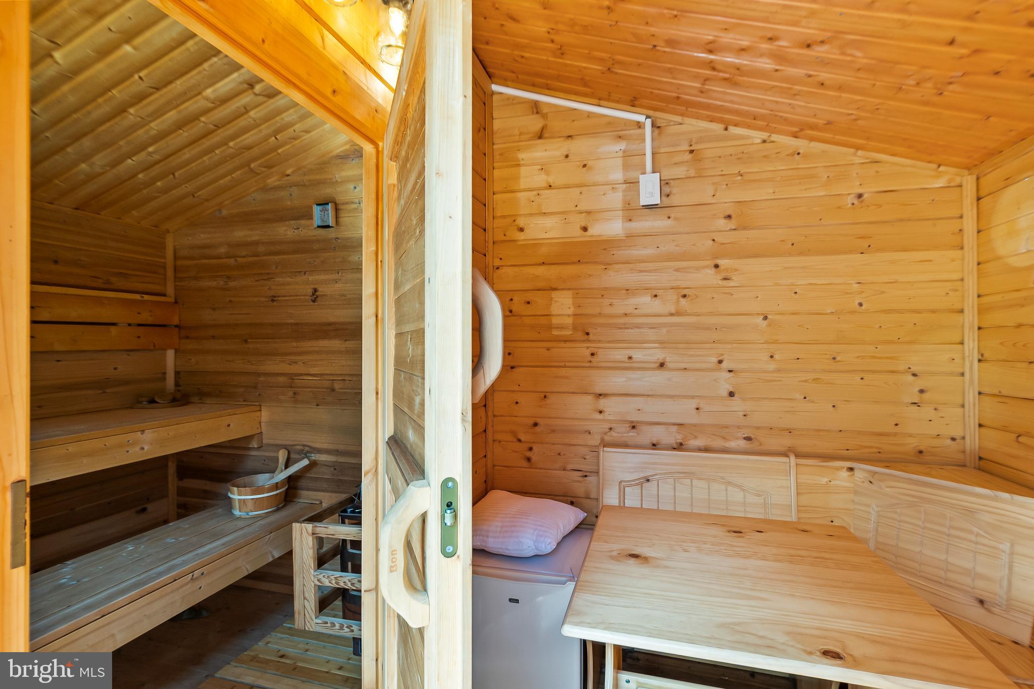 FOX DEN ESTATES - Residential