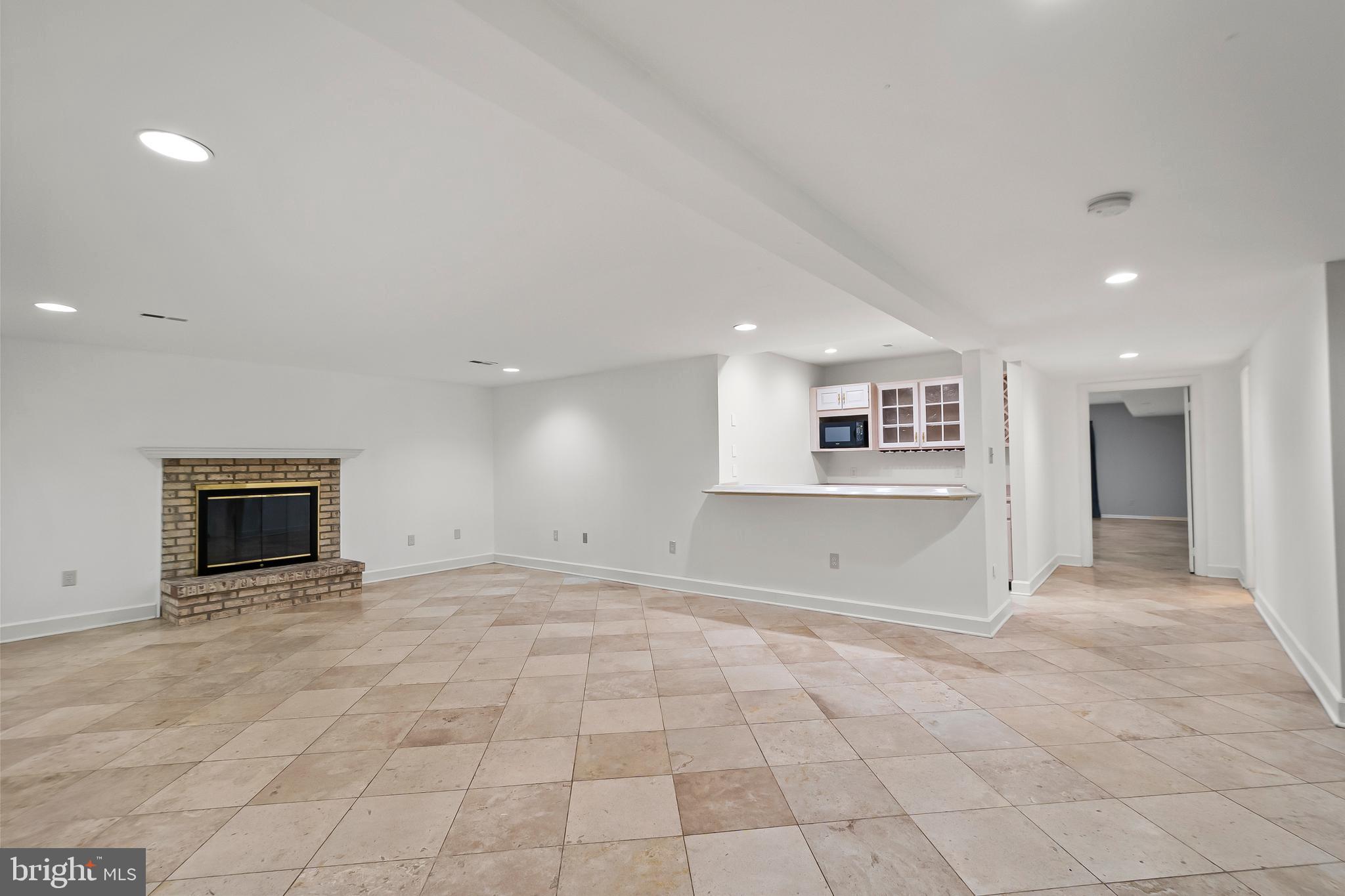 FOX DEN ESTATES - Residential