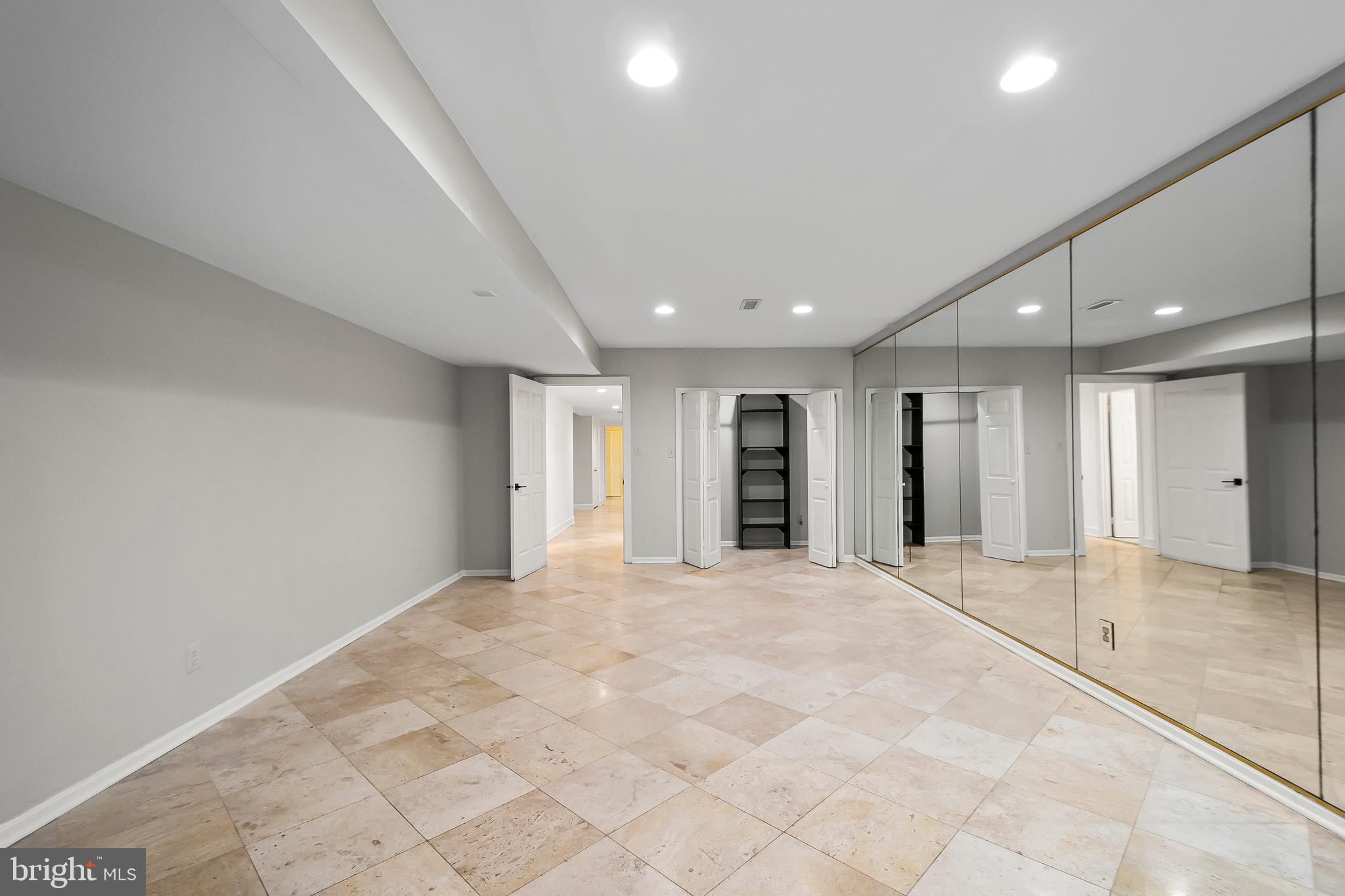 FOX DEN ESTATES - Residential