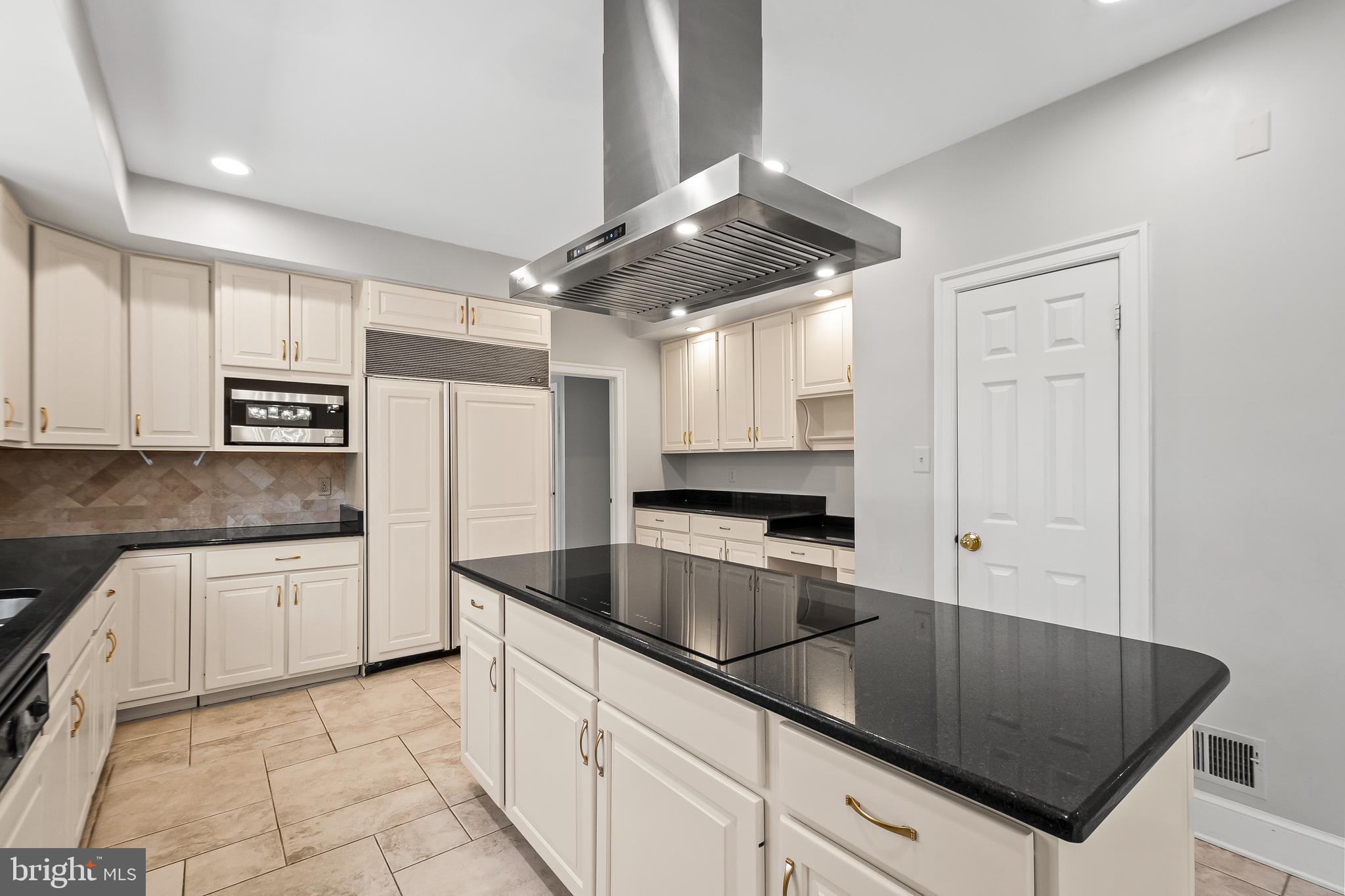 FOX DEN ESTATES - Residential