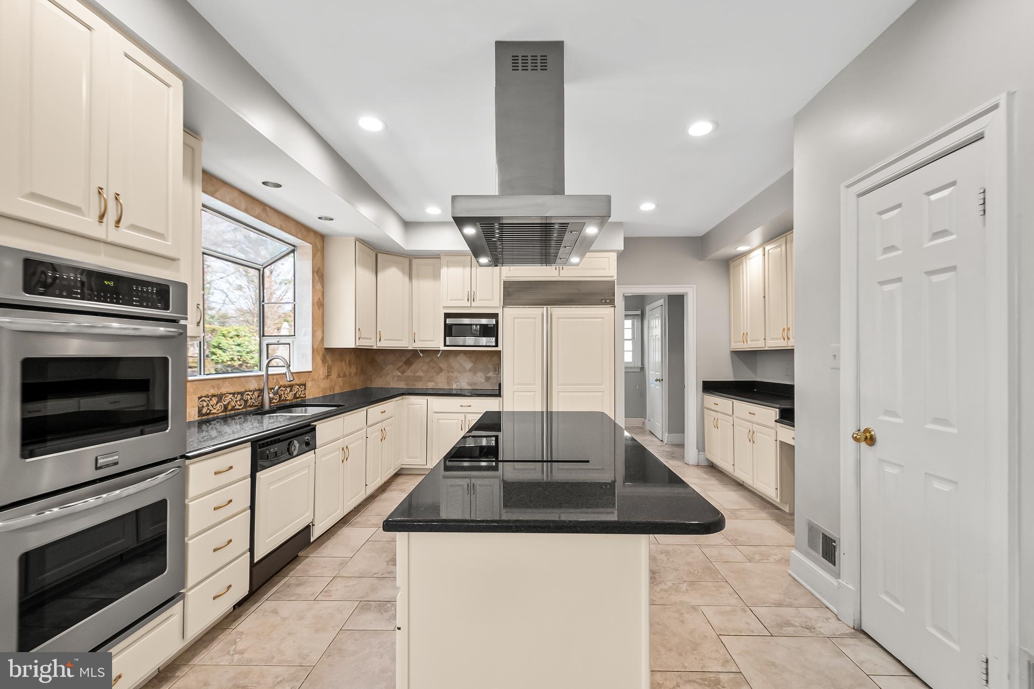 FOX DEN ESTATES - Residential