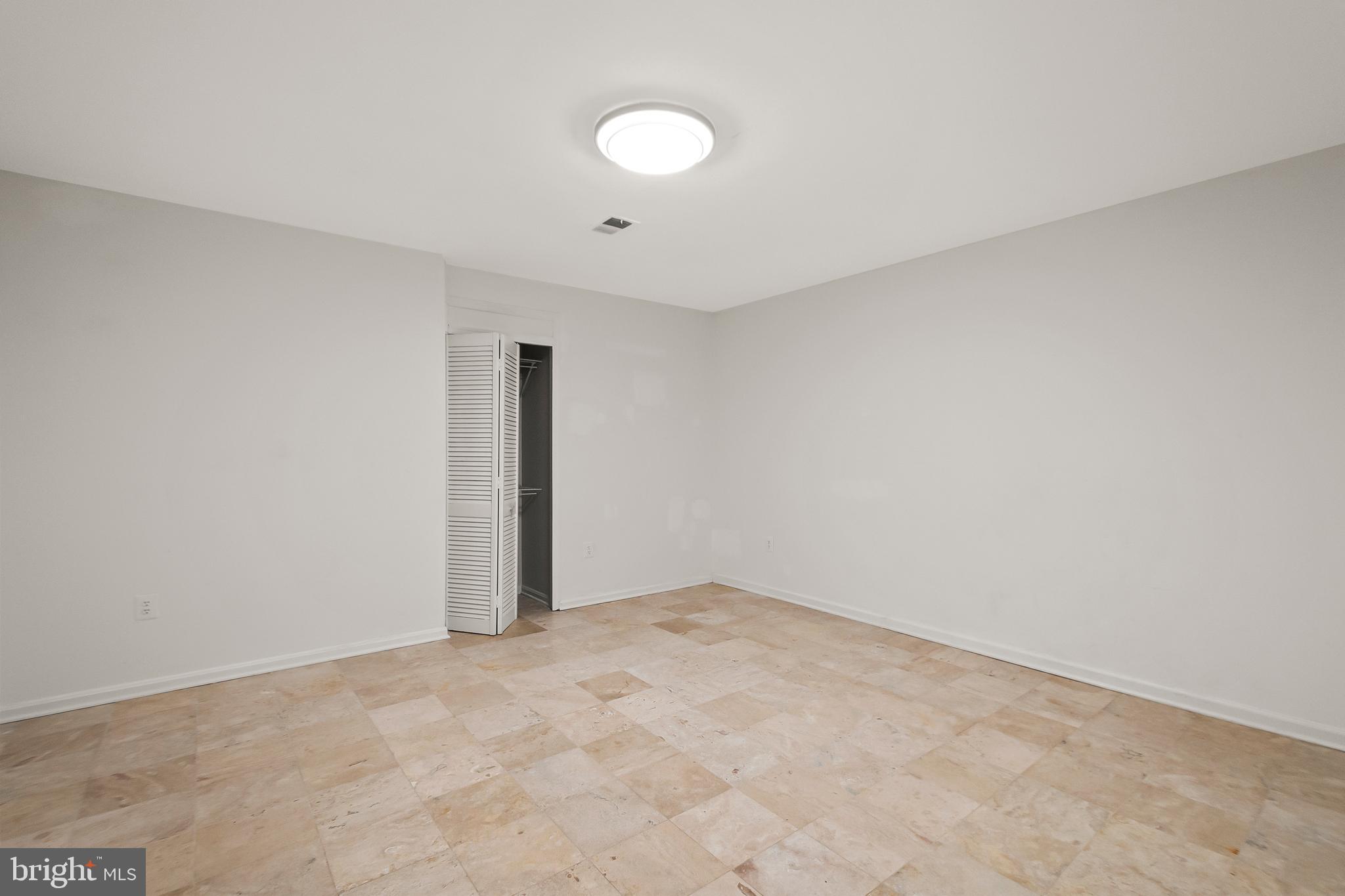 FOX DEN ESTATES - Residential