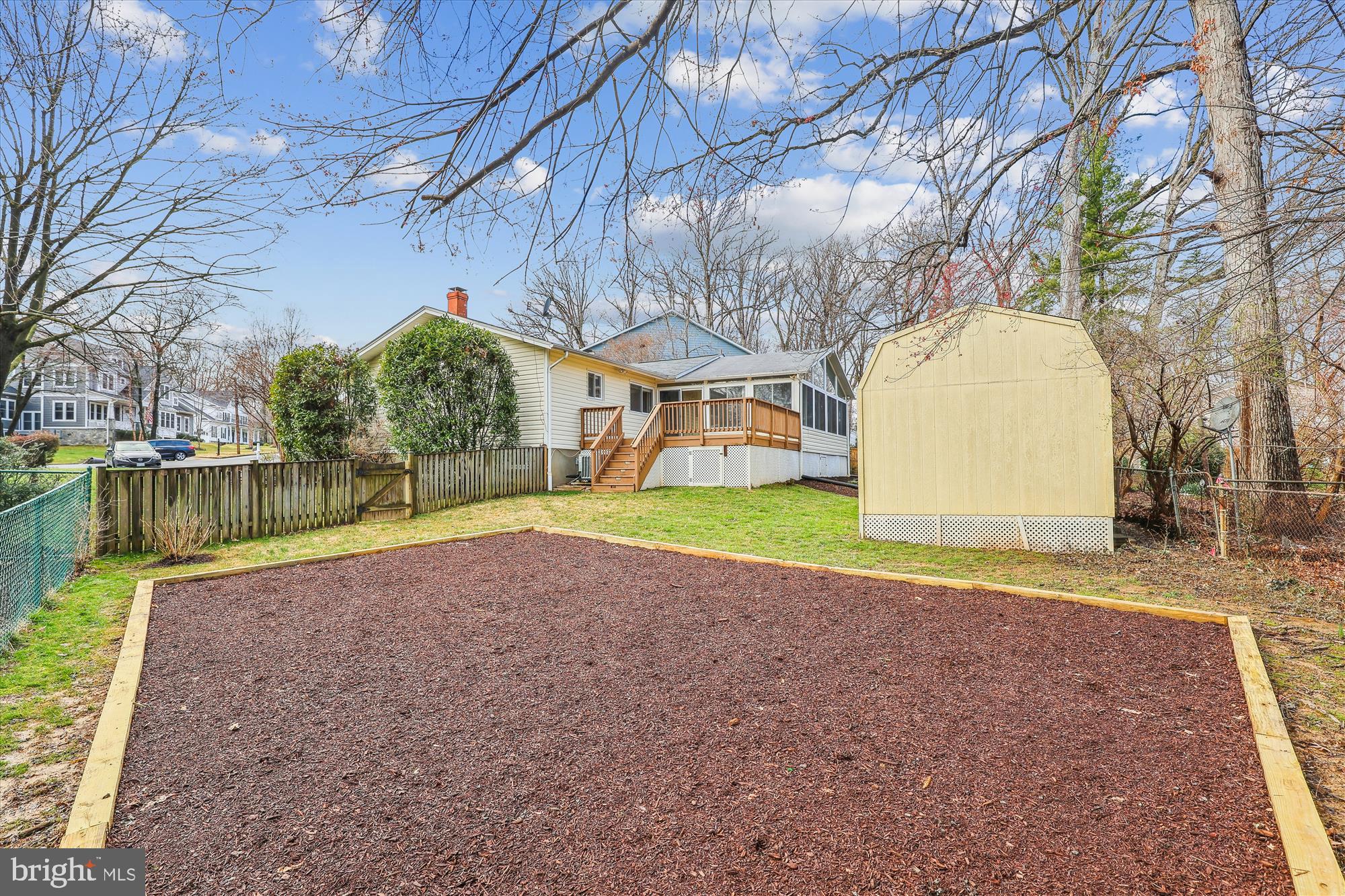 DUNN LORING WOODS - Residential Lease