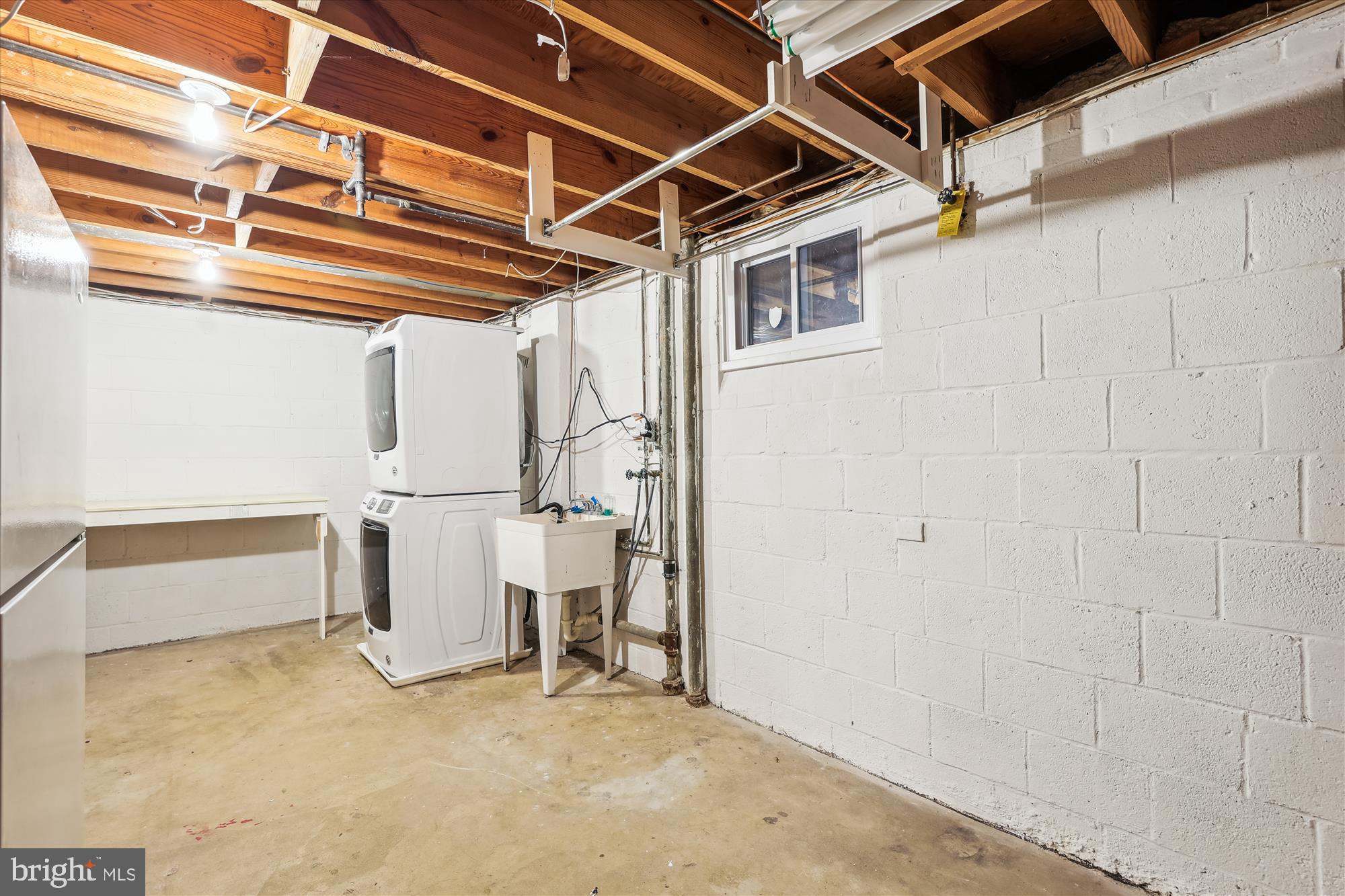 DUNN LORING WOODS - Residential Lease