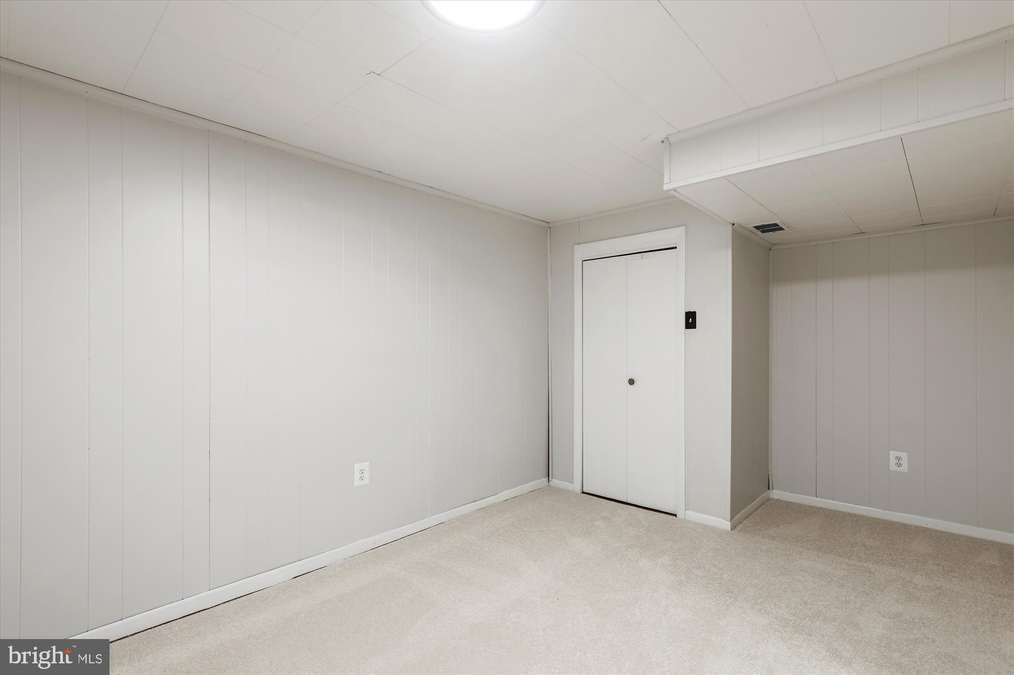 DUNN LORING WOODS - Residential Lease