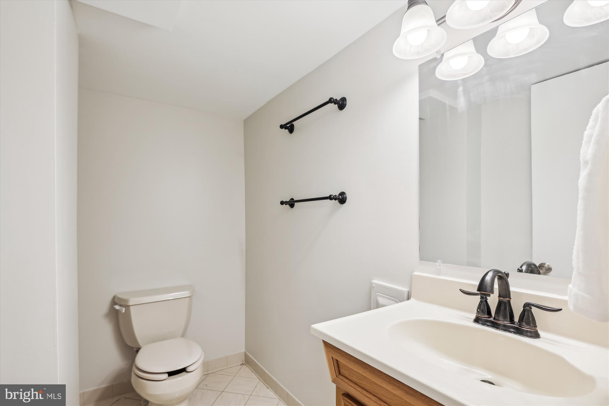 DUNN LORING WOODS - Residential Lease